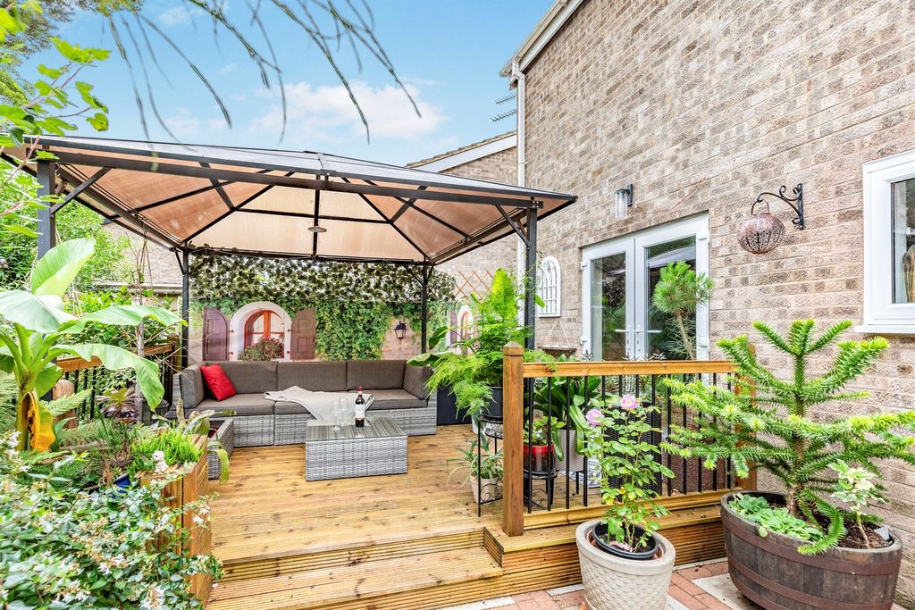 Property photo 2 of 17