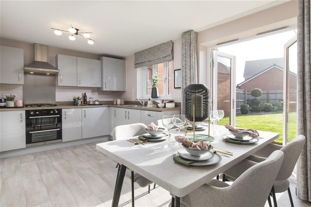 Property photo 3 of 10 Dining Area