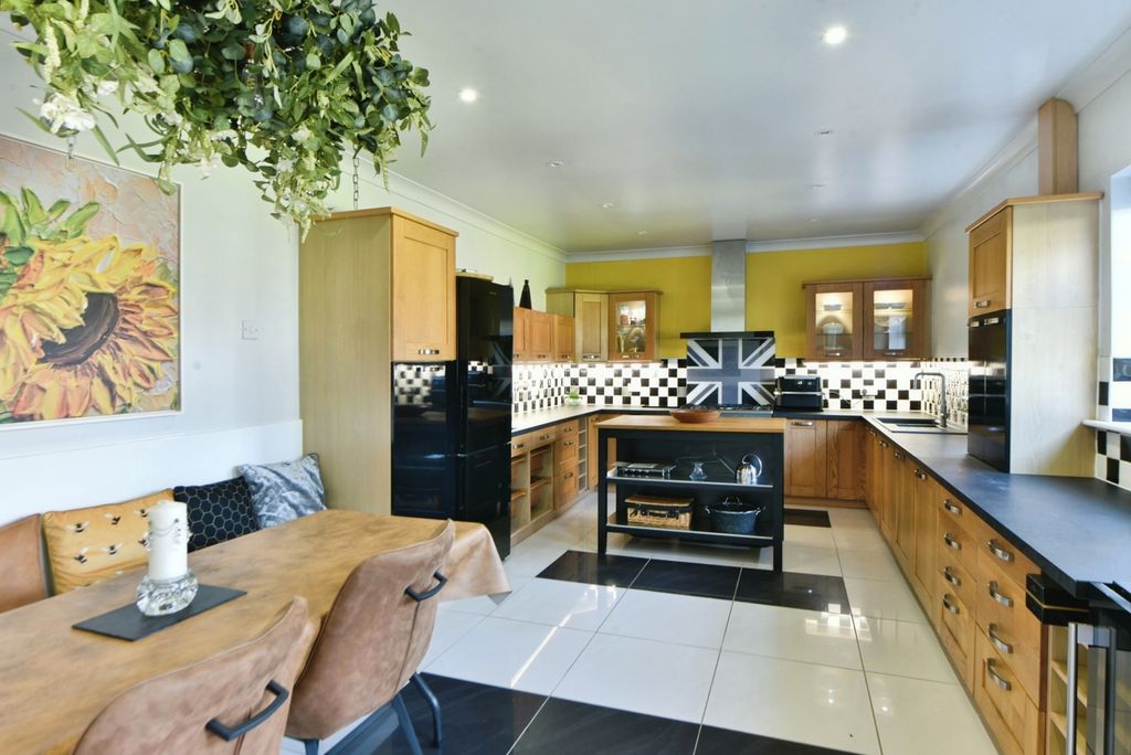Additional image 6 of 7 bed bungalow for saleBlackshaw Lane, Royton, Oldham, Greater Manchester OL2