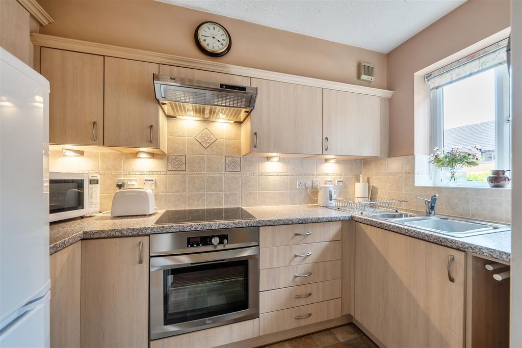 Property photo 3 of 13 1450287-16-6A0Dd52515E75.Jpg