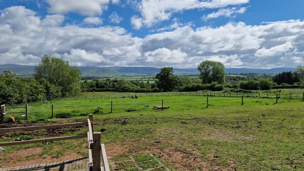 Property photo 2 of 34 1000053626.Jpg