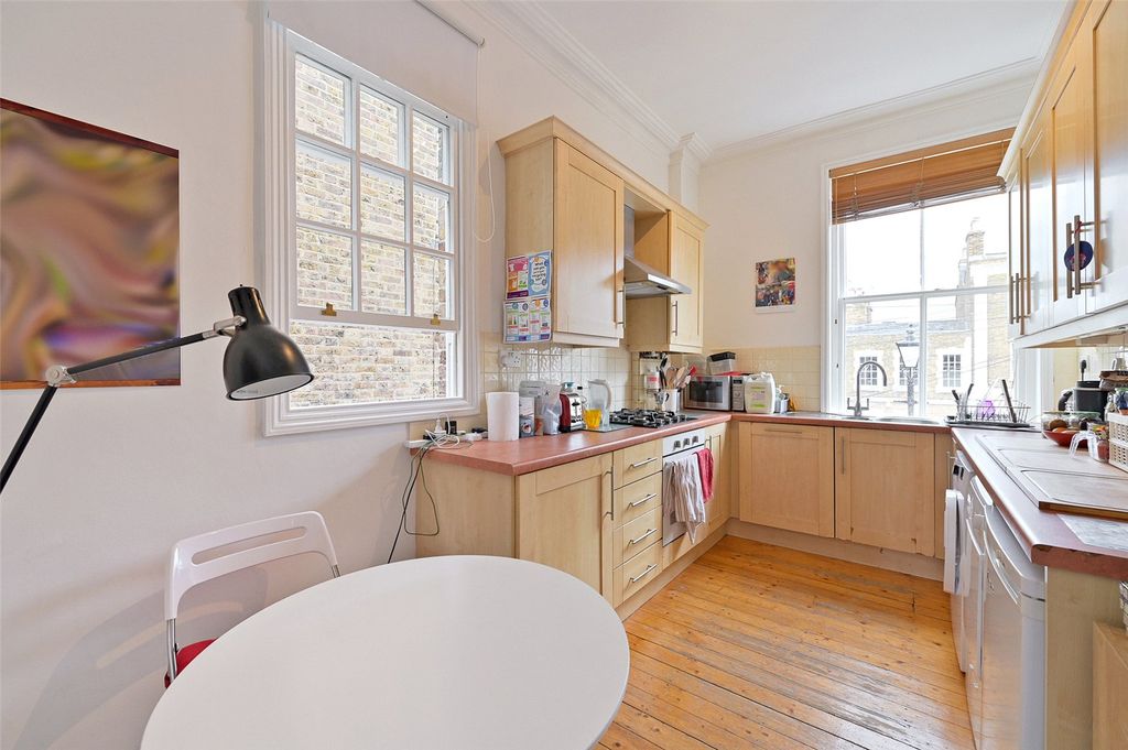 Property photo 2 of 7 Kitchen