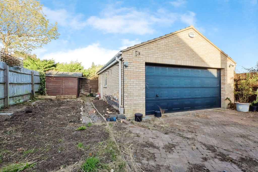 Property photo 2 of 17