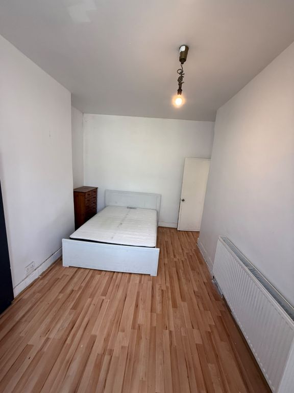 Property photo 1 of 4 1 Bed Room To Rent Perth Road, Ilford Ig2