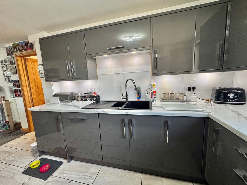 Property photo 3 of 38