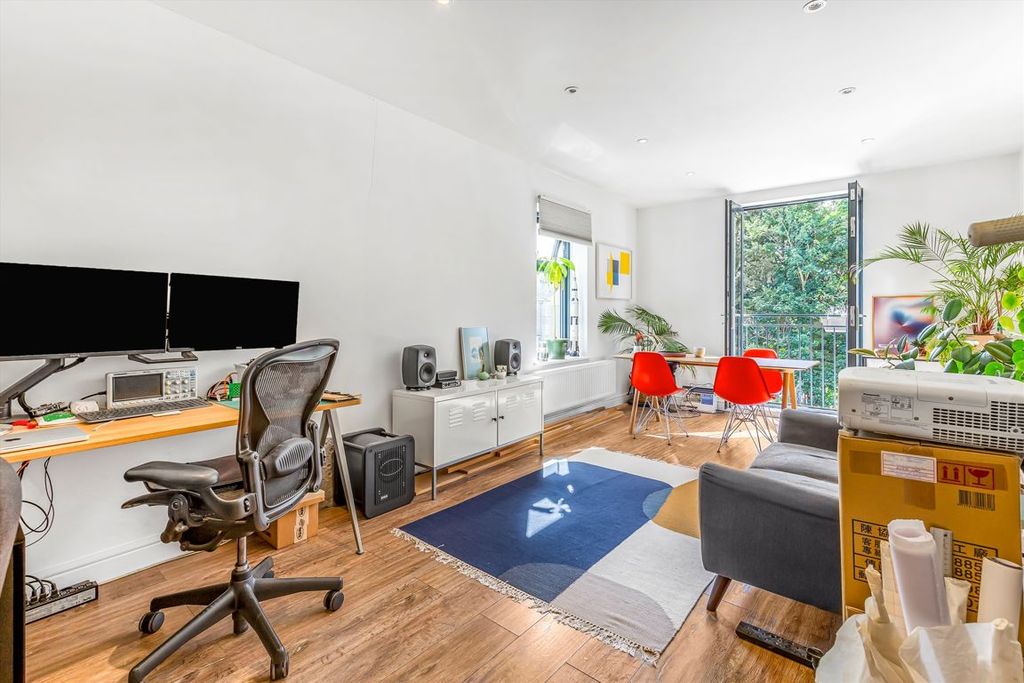 Property photo 3 of 11