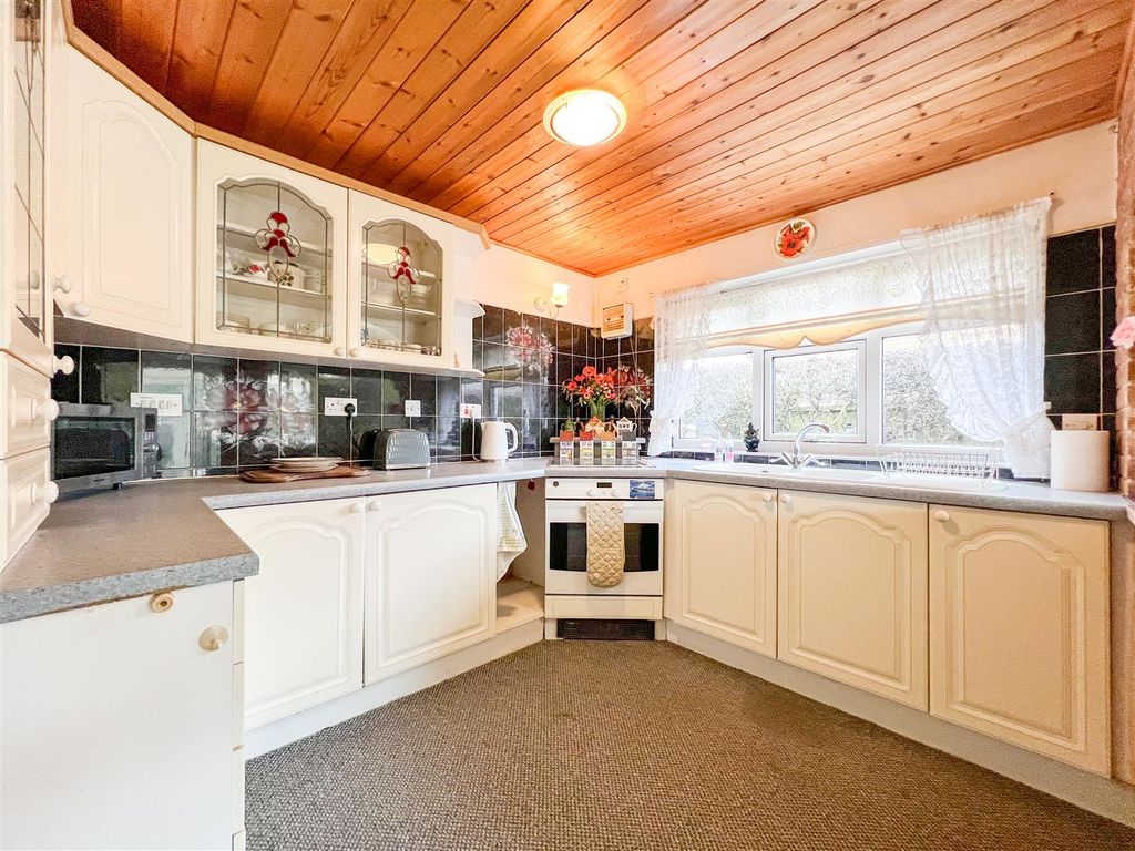 Property photo 2 of 23 Kitchen