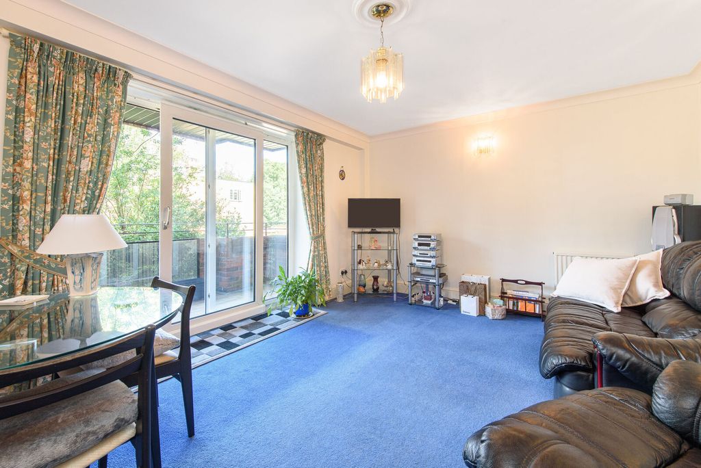 Property photo 2 of 8