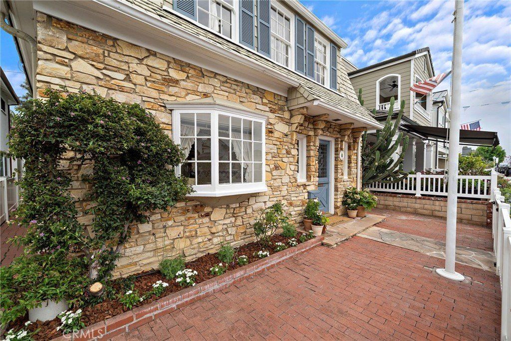 Property photo 2 of 56