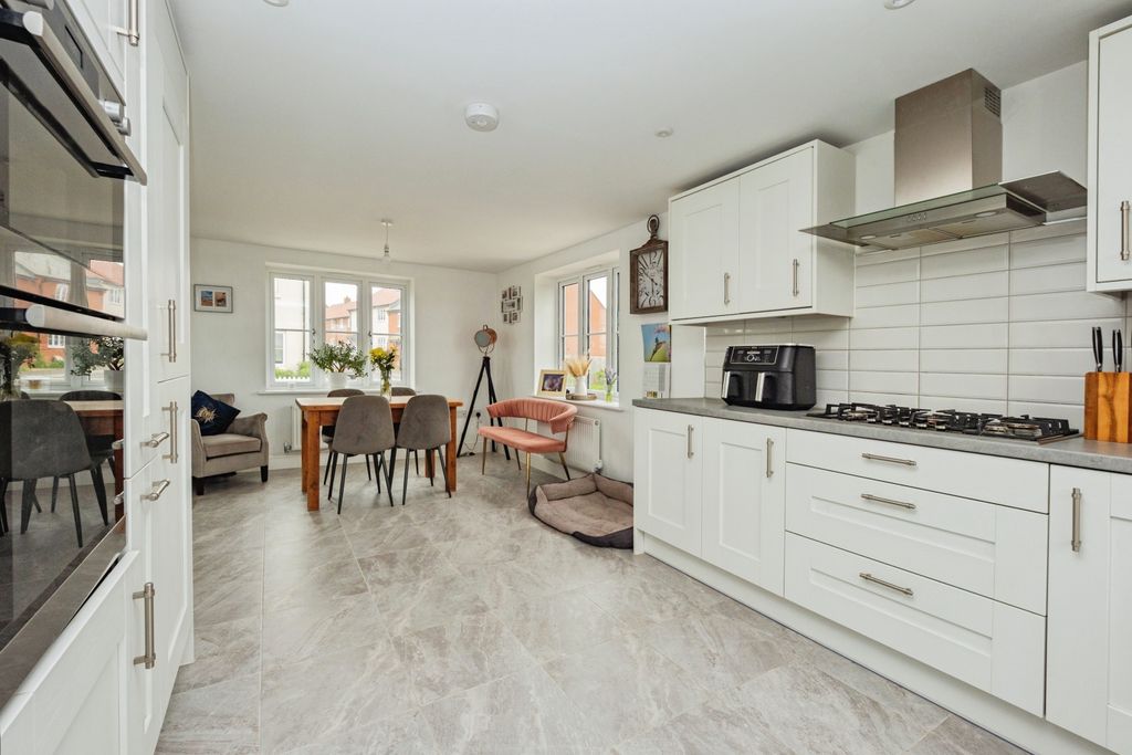 Property photo 2 of 20 Kitchen Diner