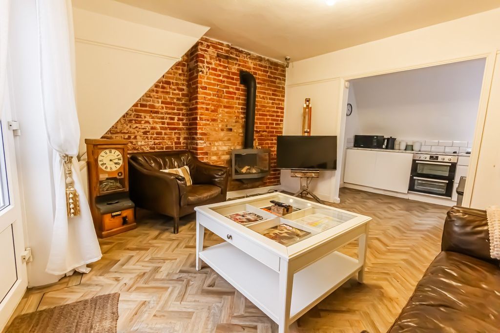 Property photo 2 of 12