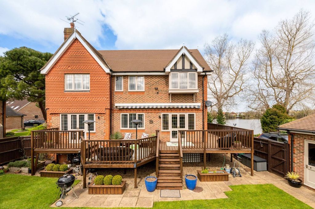 Property photo 1 of 23