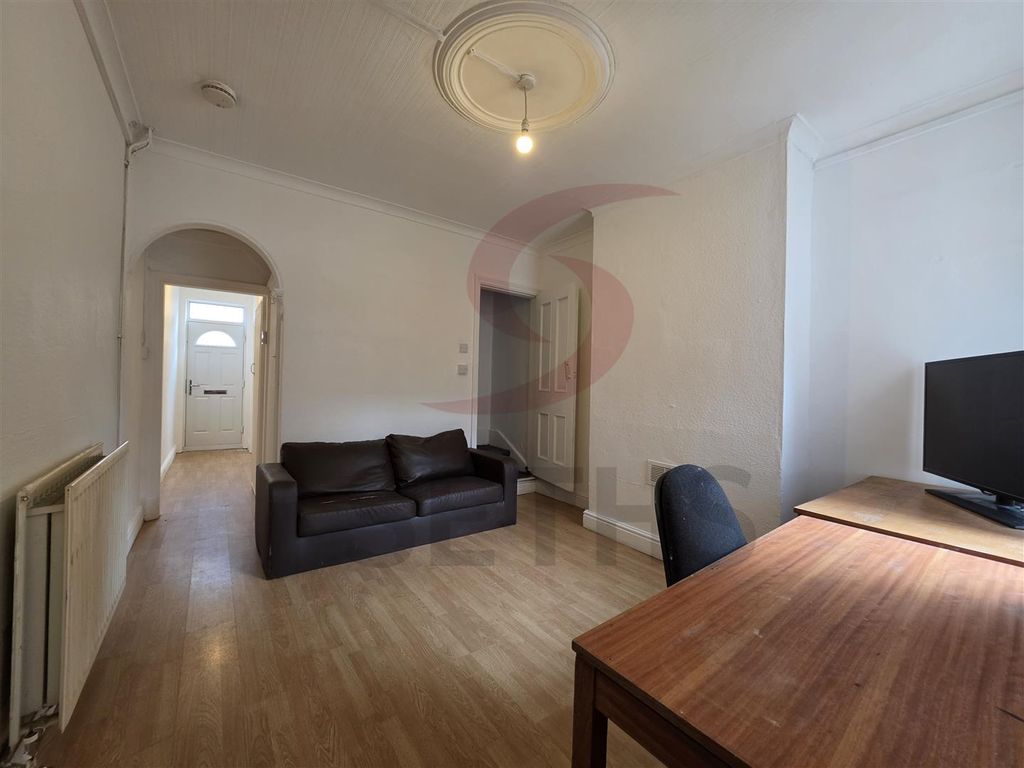 Property photo 2 of 8 Lounge/Dining Room