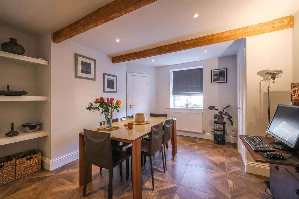 Property photo 3 of 31