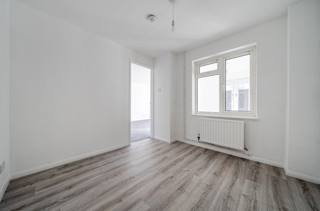 Property photo 3 of 14 Dining1