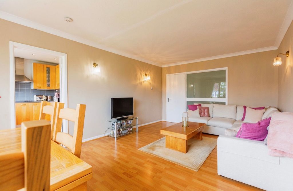 Property photo 3 of 13 Img_1980