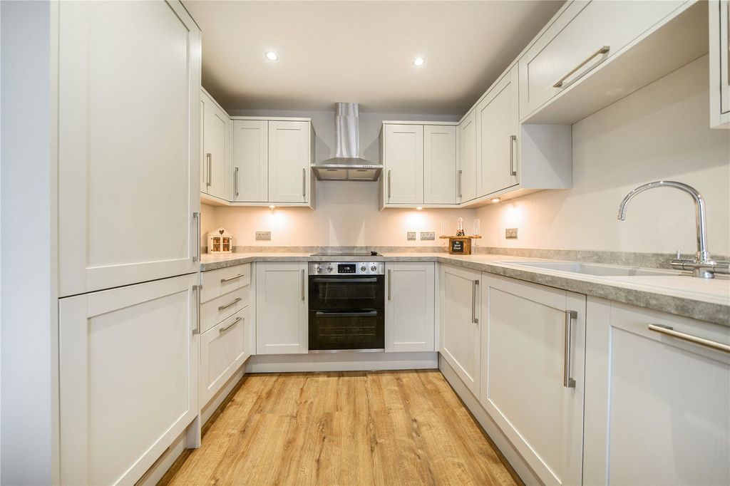 Property photo 2 of 34 Picture No. 67