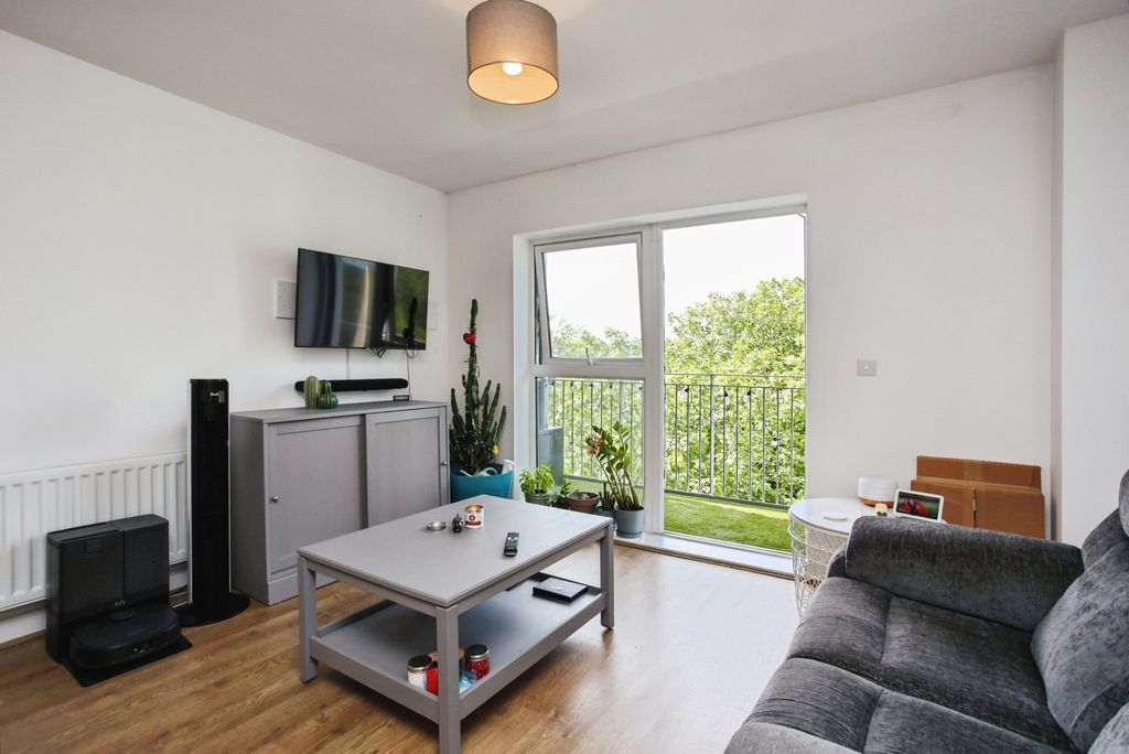 Property photo 3 of 18 Pbox-Img.Jpg