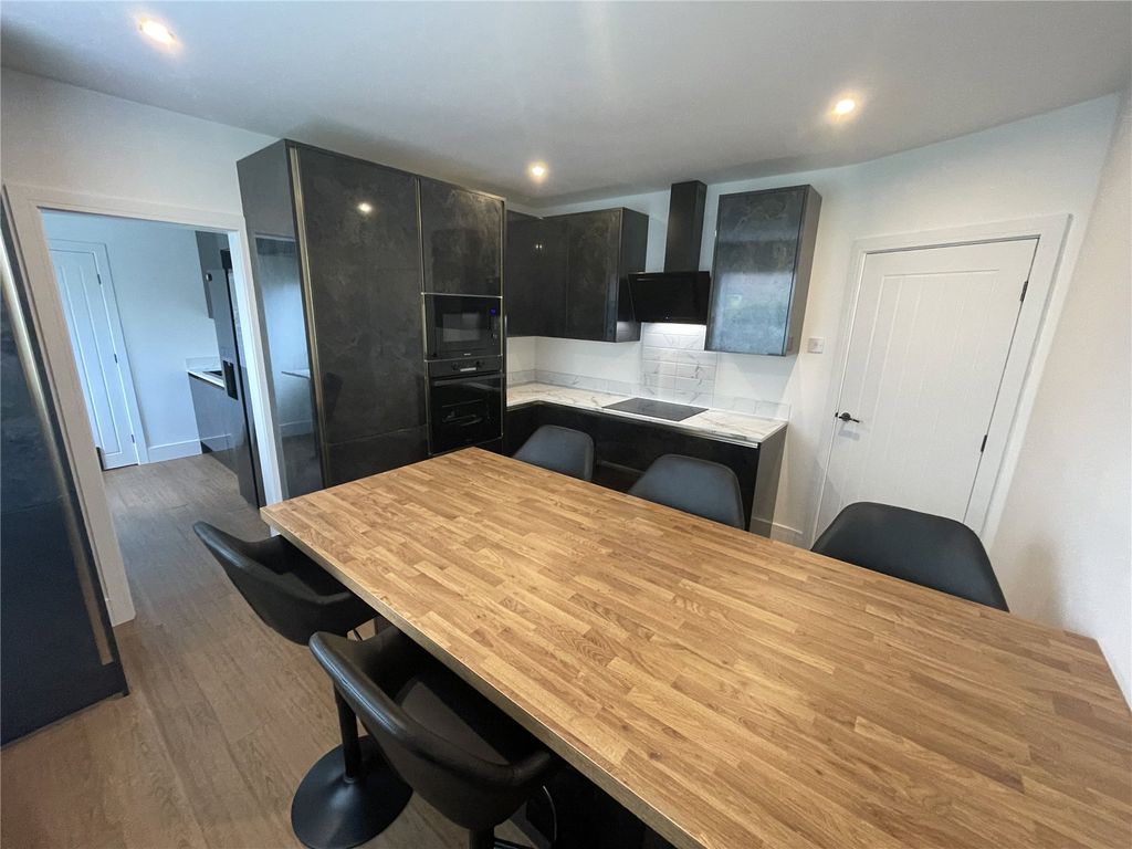 Property photo 3 of 9 Kitchen