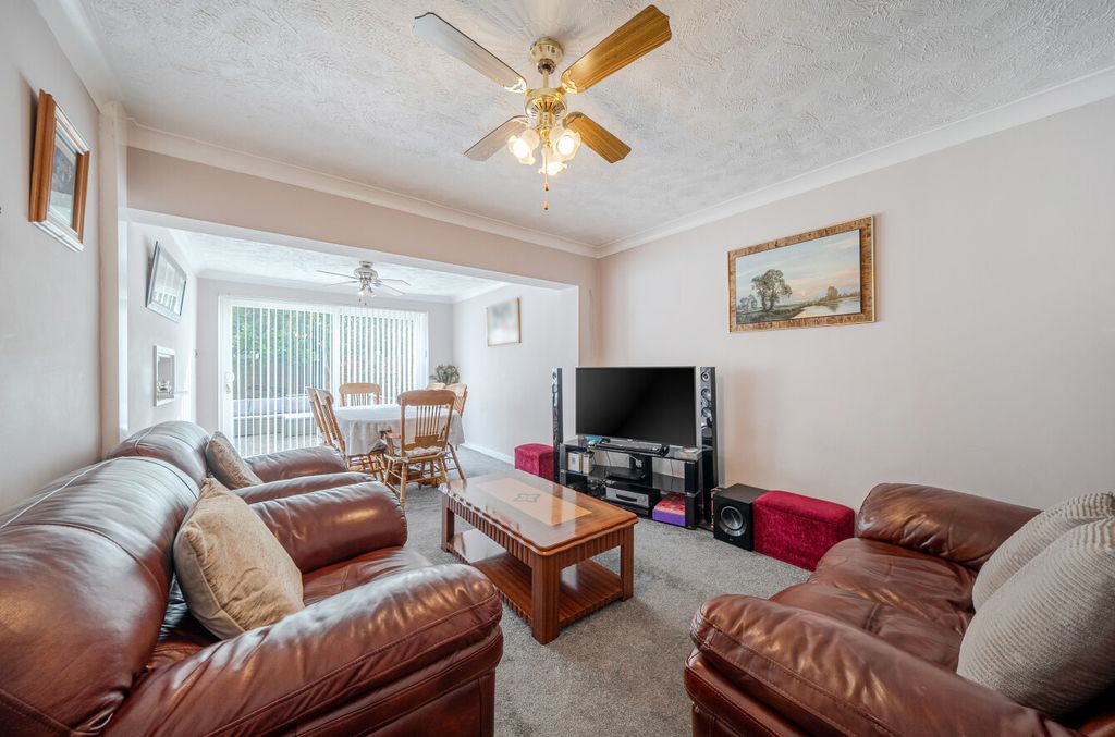 Property photo 2 of 10 Lounge