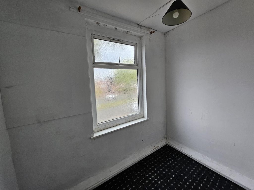 Property photo 3 of 9 Flat 1 602-604 Colledge Road 1.Jpg