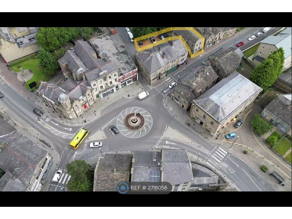 Property photo 3 of 28 Building And Parking Location