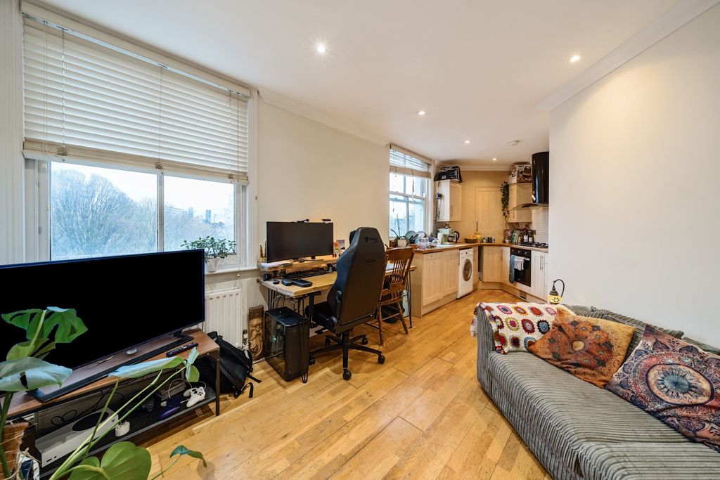 Property photo 2 of 10 1221093 (4)