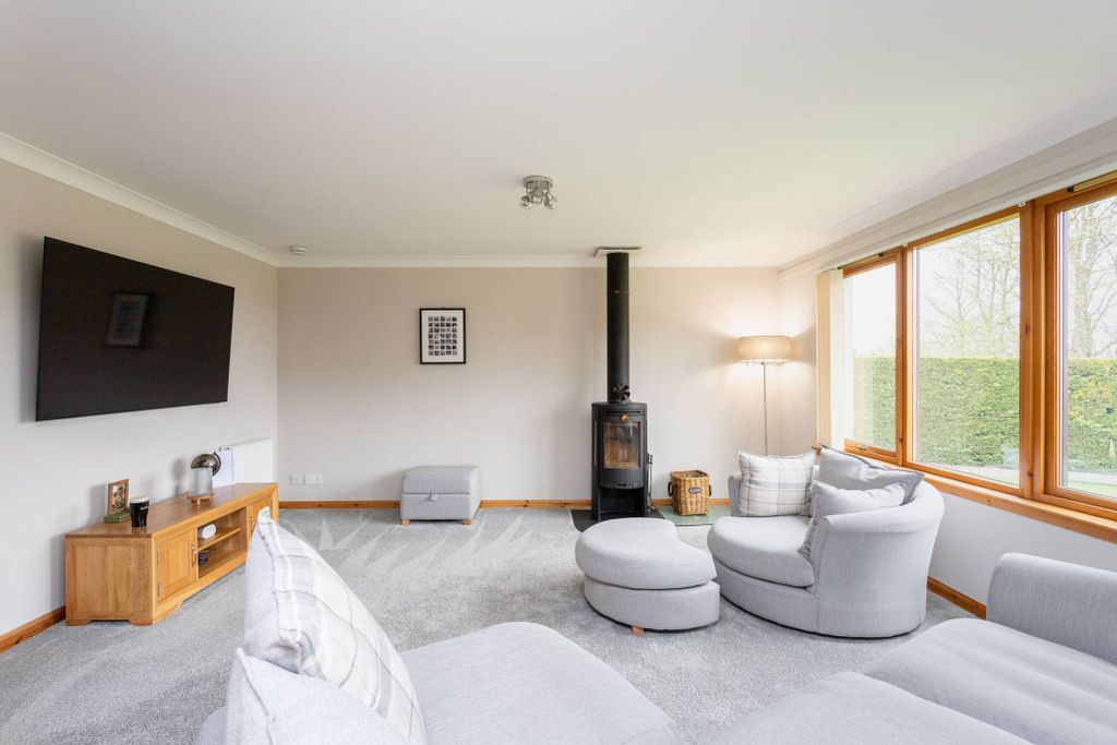 Property photo 2 of 30