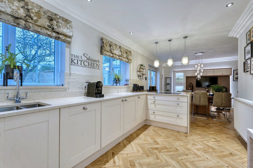 Property photo 2 of 40