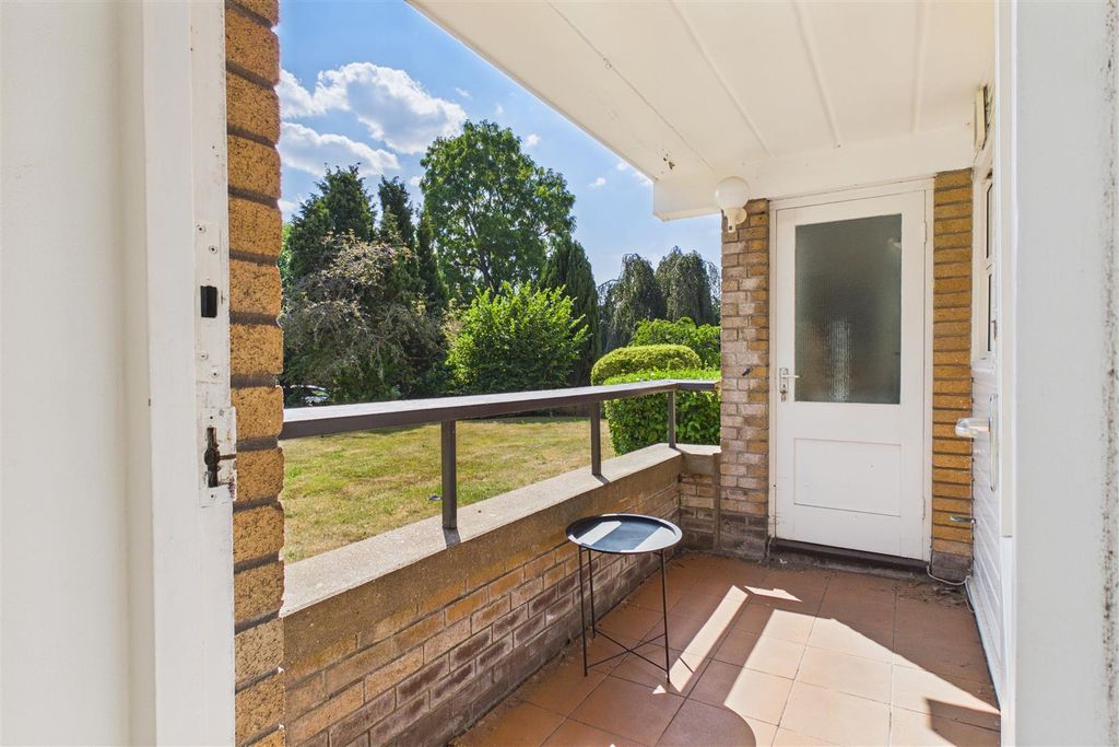 Property photo 2 of 29 1 Bowood, Harford Drive, Frenchay, Bristol, Bs16 1