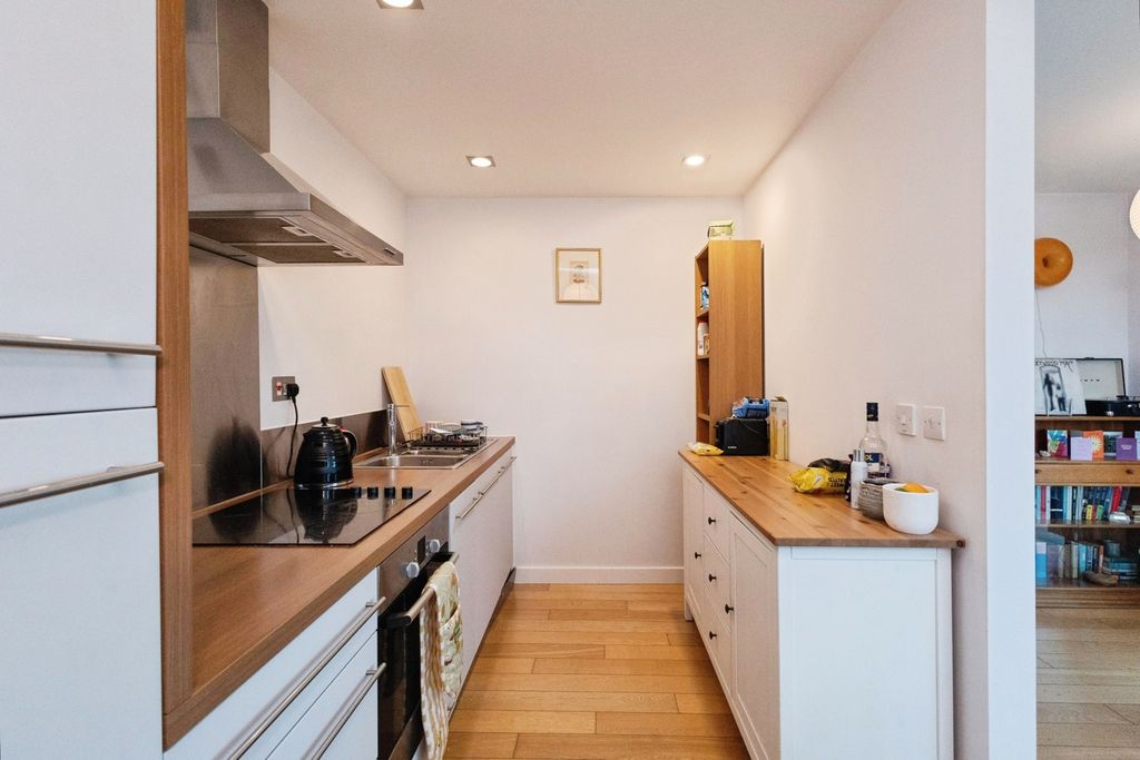 Property photo 3 of 14 Pbox-Img.Jpg