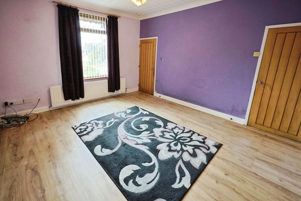 Property photo 3 of 13 Pbox-Img.Jpg