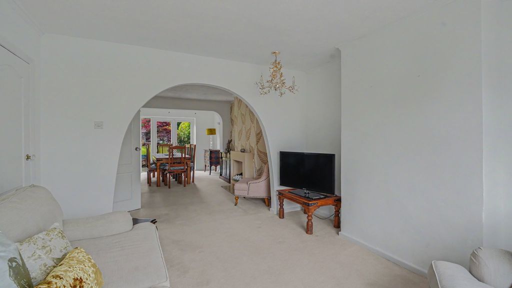 Property photo 3 of 27