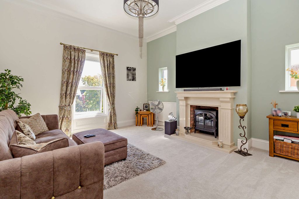 Property photo 2 of 12