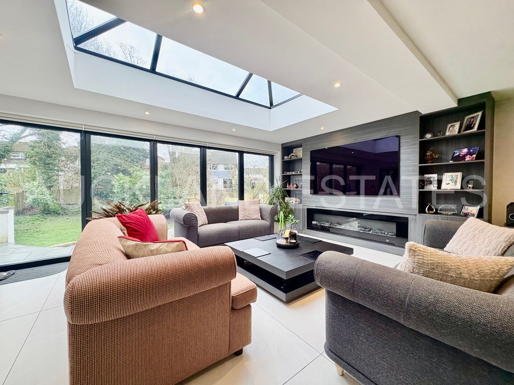 Property photo 2 of 35 Image00018