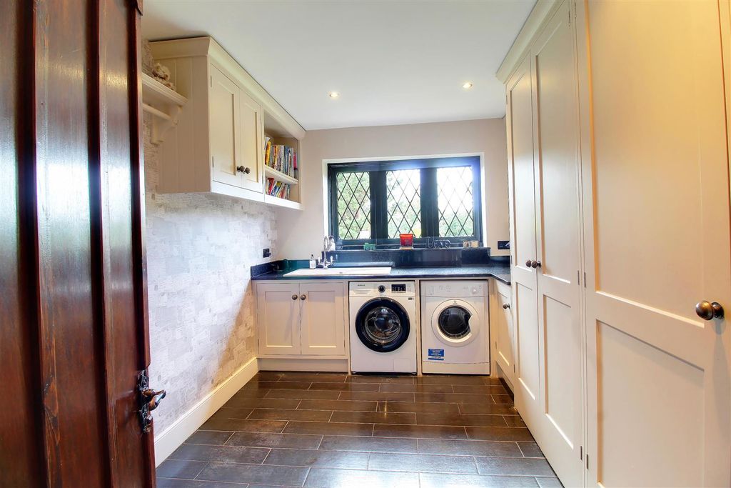 Additional image 17 of 4 bed detached house for saleBrookmans Avenue, Brookmans Park AL9