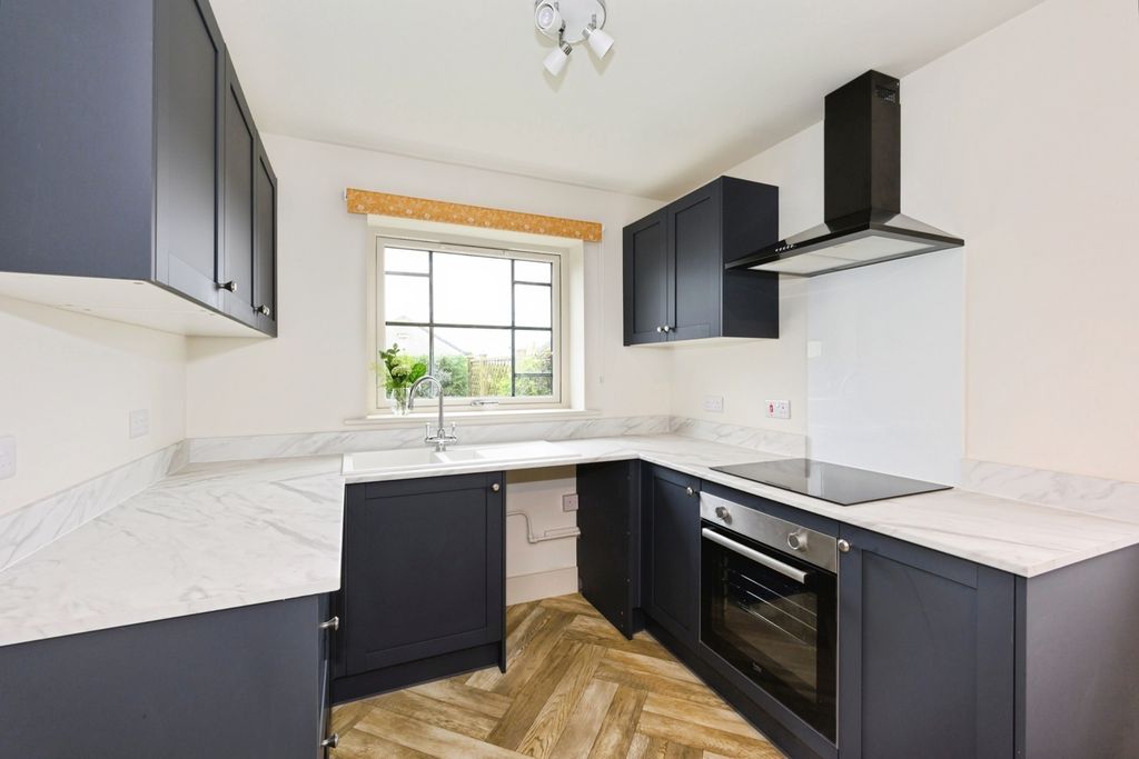 Property photo 2 of 11 Kitchen