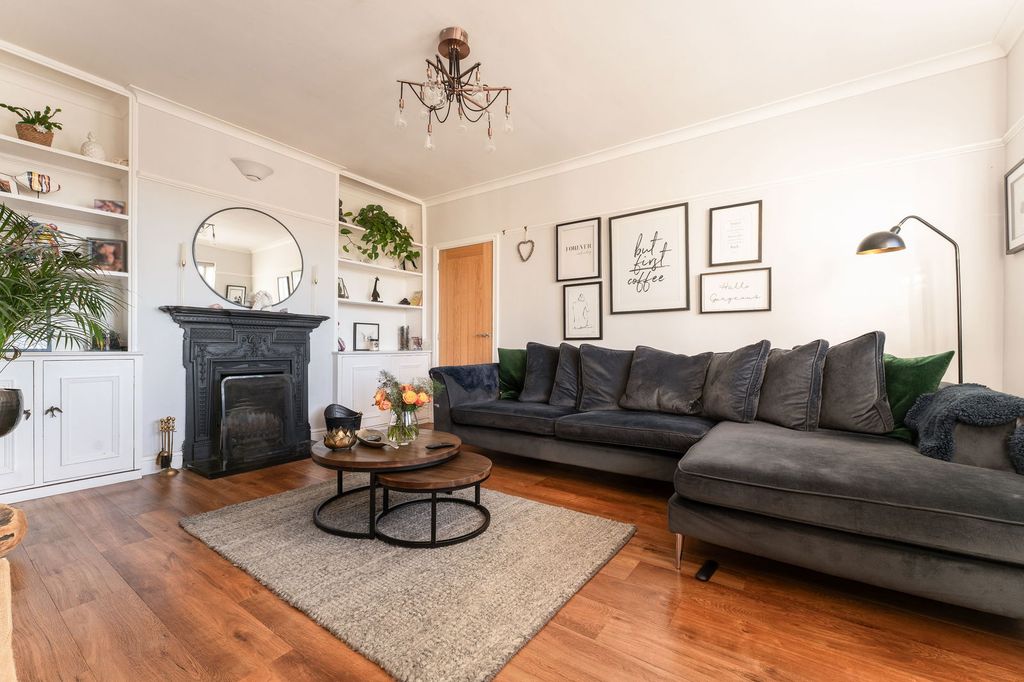 Property photo 2 of 21