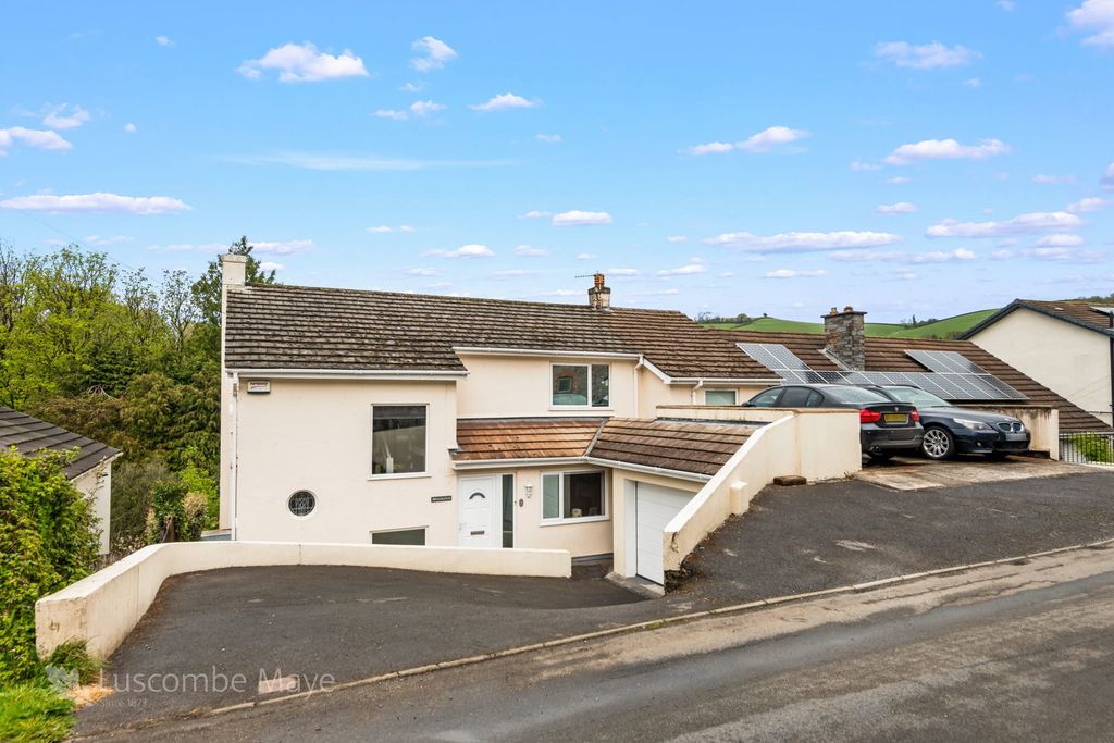 Property photo 2 of 18