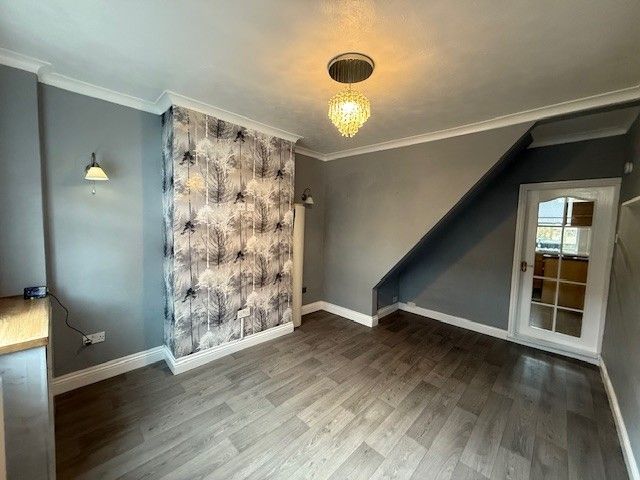 Property photo 3 of 12 Lounge