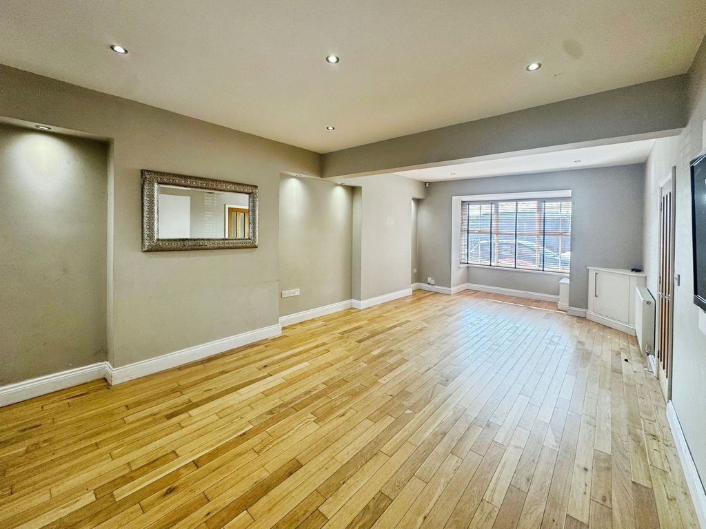 Property photo 3 of 25