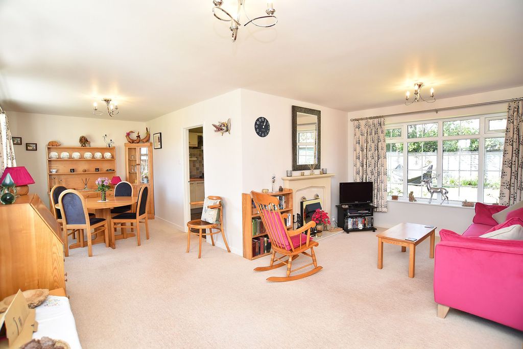 Property photo 2 of 12