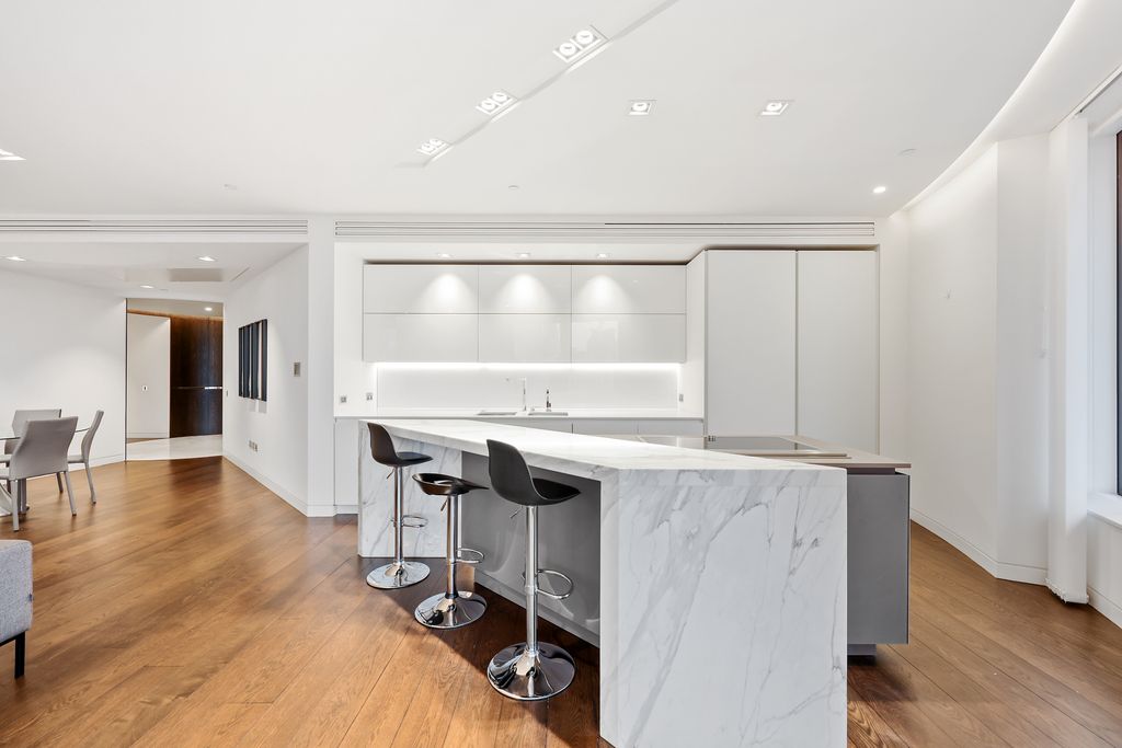 Property photo 2 of 40