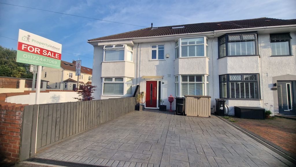 Property photo 1 of 32