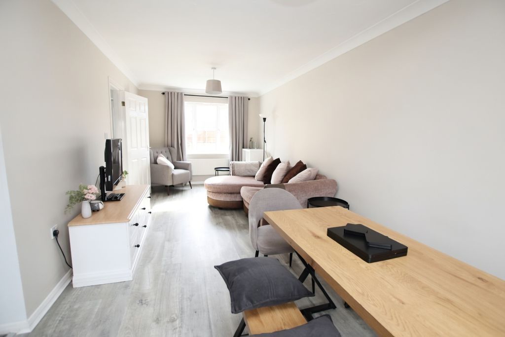 Property photo 2 of 12 Lounge Diner Photo 2