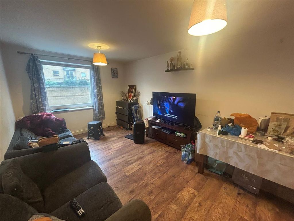 Property photo 2 of 8