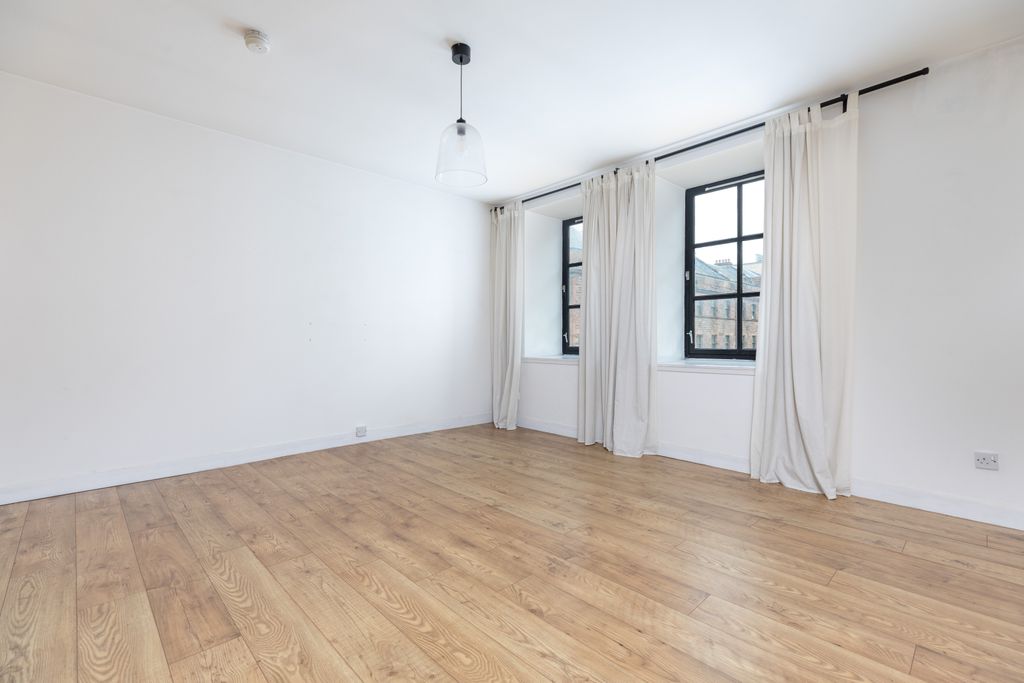 Property photo 2 of 13 125 Bell Street_008