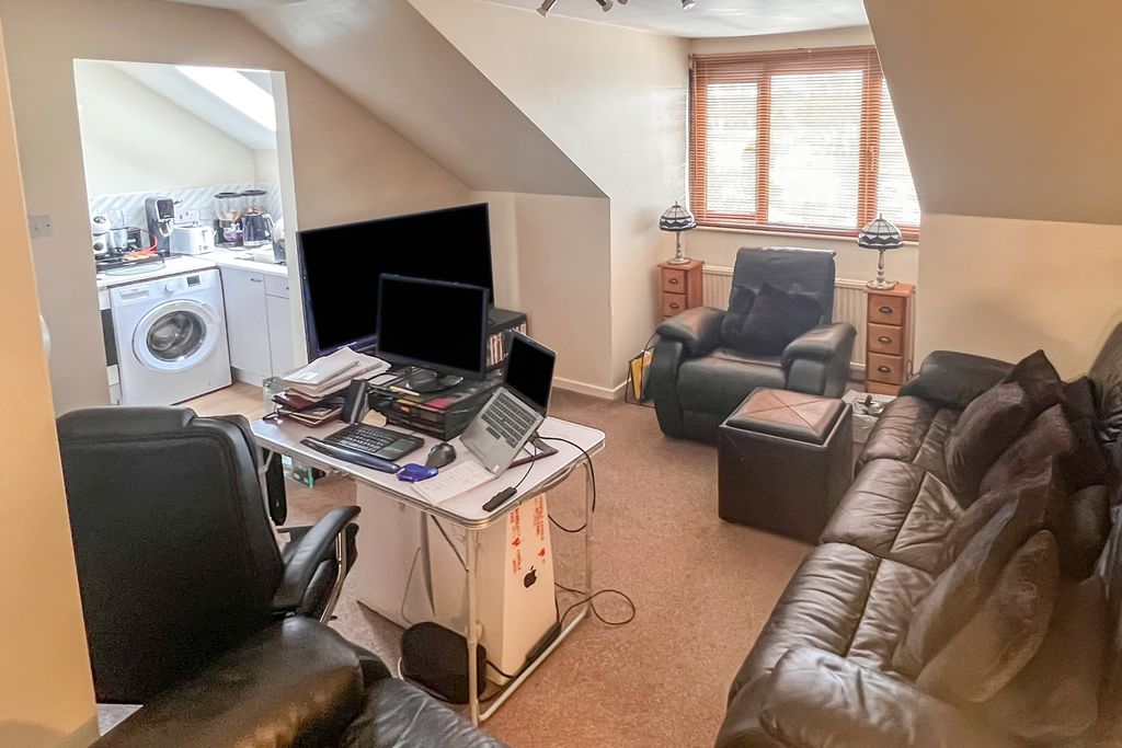 Property photo 3 of 7 11 Alder Court, Portland Road, London, Se25 4Pf