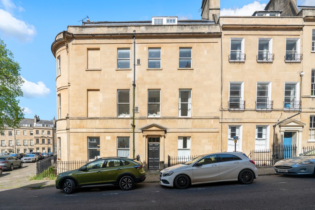 Property photo 2 of 20 Side