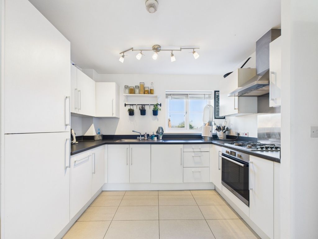 Property photo 1 of 11 4674050